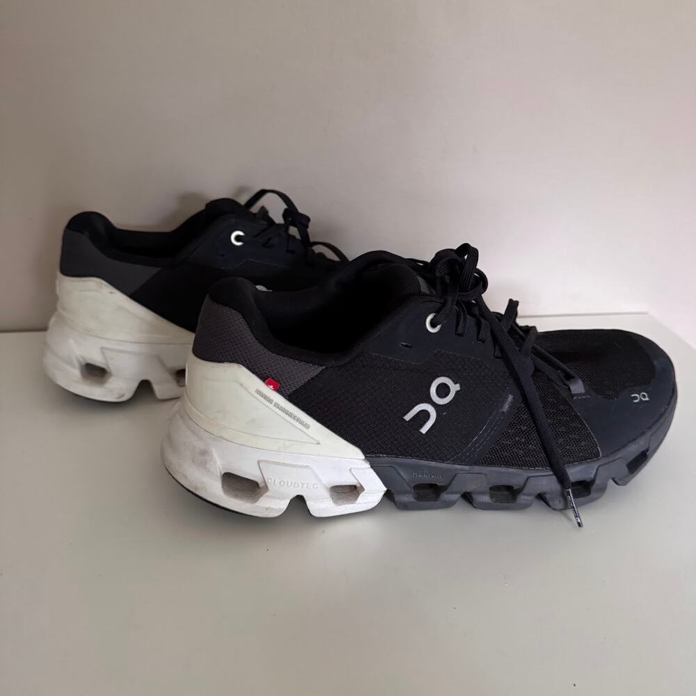 ON Running Cloudflyer 4 Black and White Running Shoes Women’s Size 9.5 Wide (D)